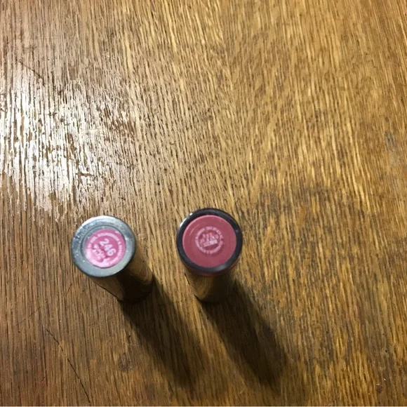 Ultra Lip Color - Picture 3 of 3